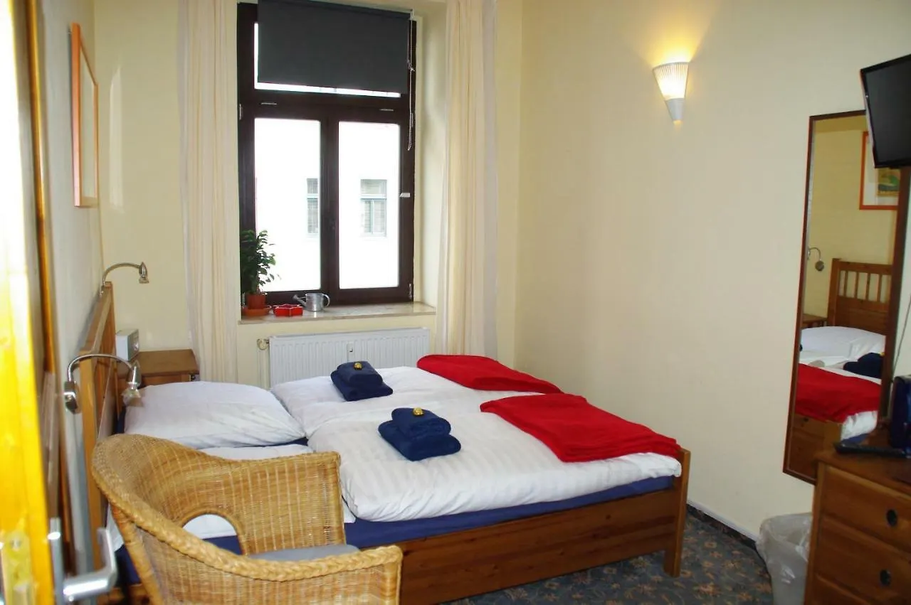 Clara Haus Leipzig-Schleussig Hotel 0*, Leipzig